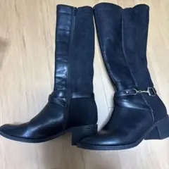 黒のブーツ、ジッパー付き