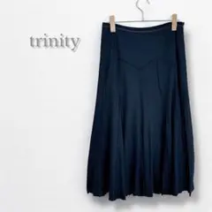 trinity トリニティ　フレアスカート　膝丈　黒　きれいめ　プリーツ　日本製