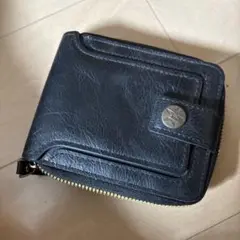 黒レザー三つ折り財布 ゴールドファスナー付き
