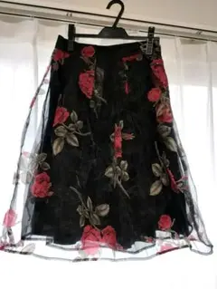 forever21 バラ柄透かしスカート