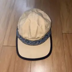 KABU ベージュのツバ付きキャップ