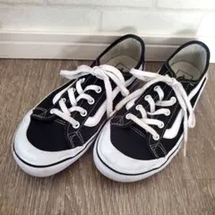 ⭐在庫大処分セール⭐Vans　レディース　スニーカー　２２.５cm　黒白。。。
