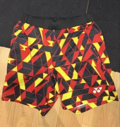 YONEX バドミントンパンツ M 赤黒黄 幾何学模様