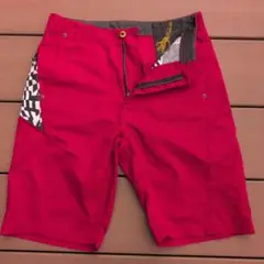 Volcom レッド ショートパンツ