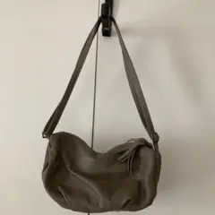 グレージュレザー ショルダーバッグ フリンジ付き