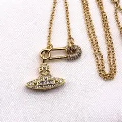 Vivienne Westwood 安全ピンオーブネックレス