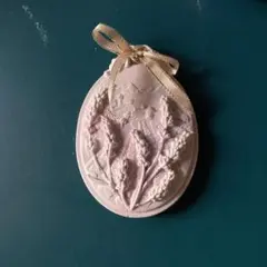 ラベンダー彫刻の卵型オブジェ