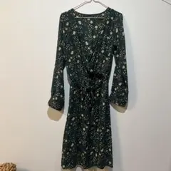 花柄　長袖ワンピース