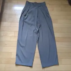 グレー ワイドタックパンツ ベルクロ留め