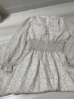 花柄ワンピース