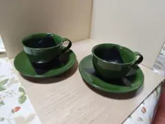 緑色と黒色のカップ・ソーサーセット
