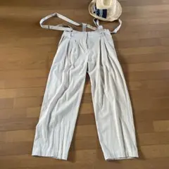 サスペンダー付きライトベージュスラックス