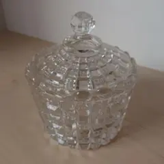 プレスガラス　キャンディポット　ボンボン入れ　　シュガーポット　蓋物