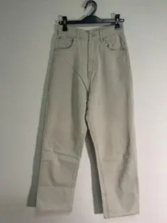 ベージュ ストレートデニム パンツ　sサイズ