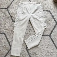 【美品】Chesty チェスティ　サイドフラワー立体刺繍パンツ