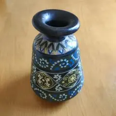 陶器の円錐形花器
