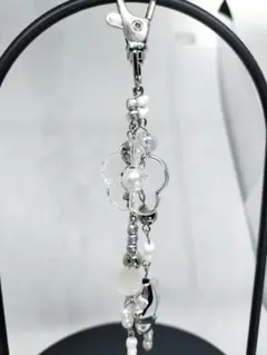 ハンドメイドチャーム　シルバーホワイト