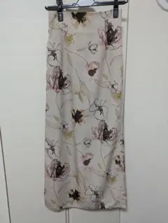NWITH 花柄スカート　タイトスカート