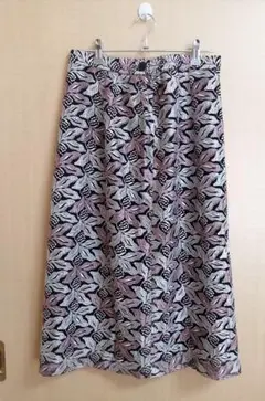 ピンク　黒　レース　刺繍　花柄　Aライン　スカート　フレアスカート