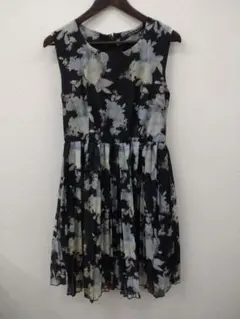 【週末限定値下げ】(8) YECCA VECCA ノースリーブ 花柄 ワンピース