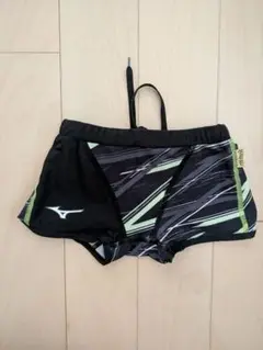 Mizuno ストライプ柄水着 黒/緑　男の子　120