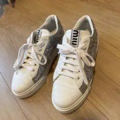 美品 ミュウミュウ スニーカー 半額以下で