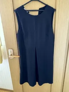 黒 ノースリーブ ワンピース