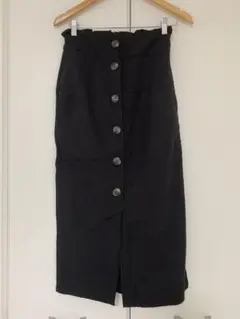 黒 ボタン付き タイトロングスカート