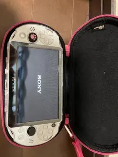 PS Vita ホワイト✨PCH-2000 美品✨ケース付き　SDカード　8ギガ