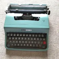 タイプライターOlivetti lettera 32