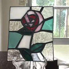 ピンクの薔薇のステンドグラス