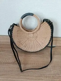 ホールカットのかごバッグ ベージュ×黒