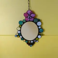 ✨ステンドグラスの可愛いお花のサンキャッチャーにもなる鏡