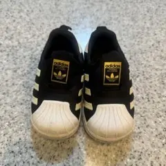 adidas スリッポン 黒 白