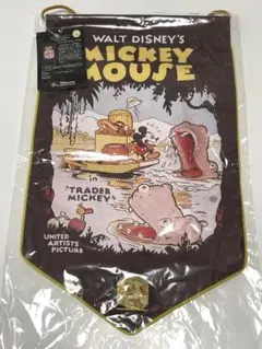 ディズニーストア ピンバッジ付ペナントタペストリー ③ミッキーのトレーダーホーン