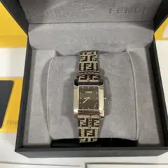 【極美品】FENDI フェンディ時計 レディース腕時計 ズッカ柄 ブラウン