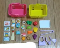 【8月24日まで出品】リカちゃんショッピングモール付属ミニチュア食品セットとカゴ