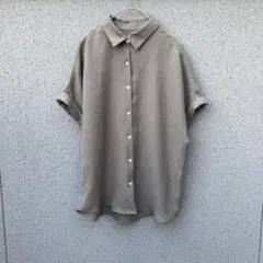 2576【GU】S♡半袖ボタンシャツ ブラウス とろみ系 カーキ系