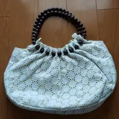 白いレ一ス地のかわいいバック