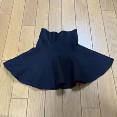 黒いハイウェストフレアスカート