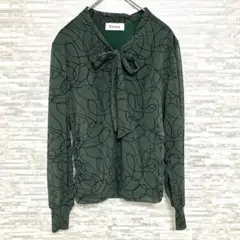 セニノン ✨リボン長袖ブラウス 総柄 緑 黒 オフィス　カジュアル　シンプル