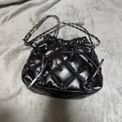 ブラック キルティング 巾着型 サコッシュ ショルダー