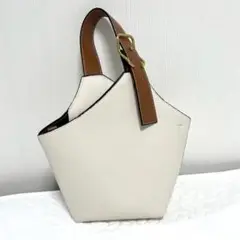 アイボリー レザー ハンドバッグ ペンタゴン型