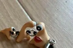 ユニークな顔モチーフ キーホルダー