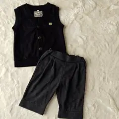 黒のベストとハーフパンツセット