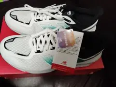New Balance MFLSHWB7 28.5cm スニーカー