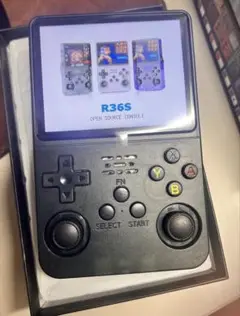 R36S レトロハンドヘルドゲームコンソール
