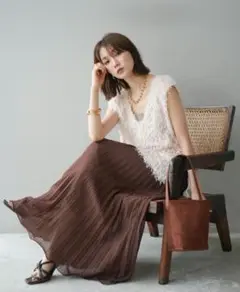 【新品】 フェザーVネックベスト/ アイボリー ジレ リュミエ同型