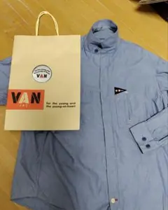 ＶＡＮの薄手 デニム風のブルゾンショップ 紙袋 アルミ製ステッカー付き