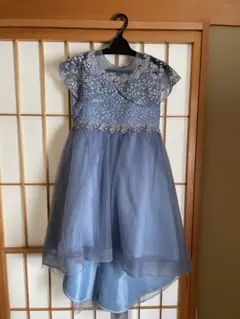 青い刺繍入りドレス　サイズ160